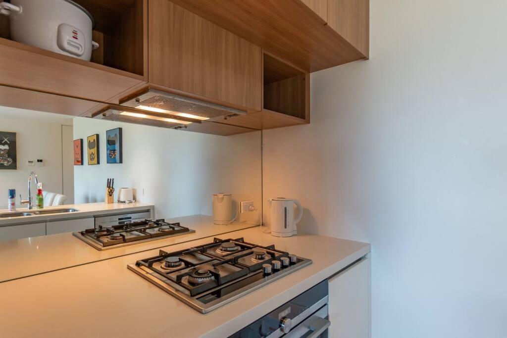 Next To Station Family & Friend Free Parking Apartment Sydney